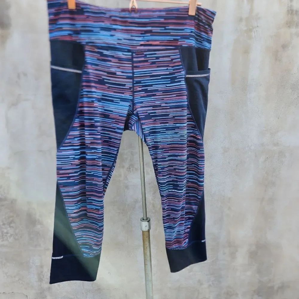 Athleta jigsaw print relay print 2.0 Capri pant XL